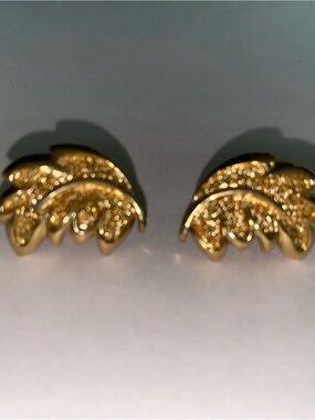 Vintage Gold Leaf Fleur Clip-On Earrings - Women Jewelry